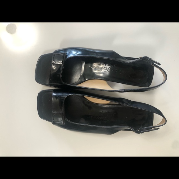 Salvatore Ferragamo black patent leather sandals - Picture 3 of 6